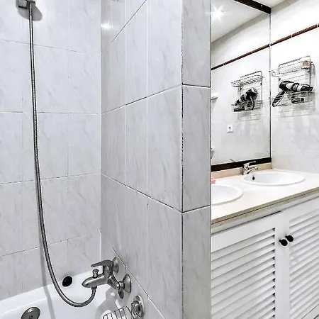 Penthouse Near The Ocean 아파트 아데제